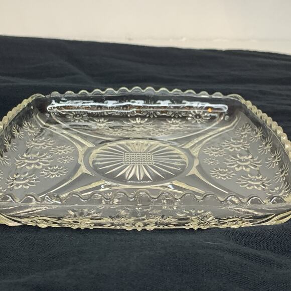 Vintage Pressed Glass Clear Square Dish Daisies Scalloped Edge 6" - Picture 4 of 8